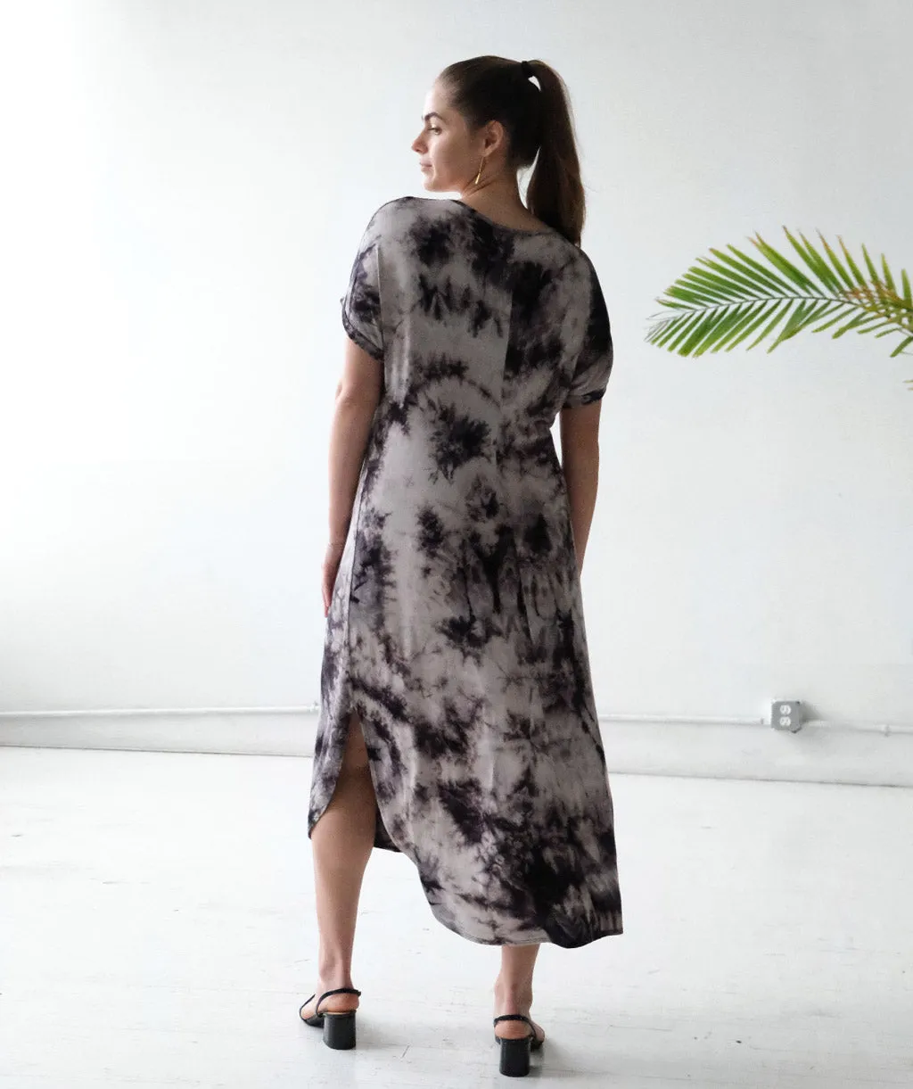 KRIS tie-dye relaxed dress in Grey Multi